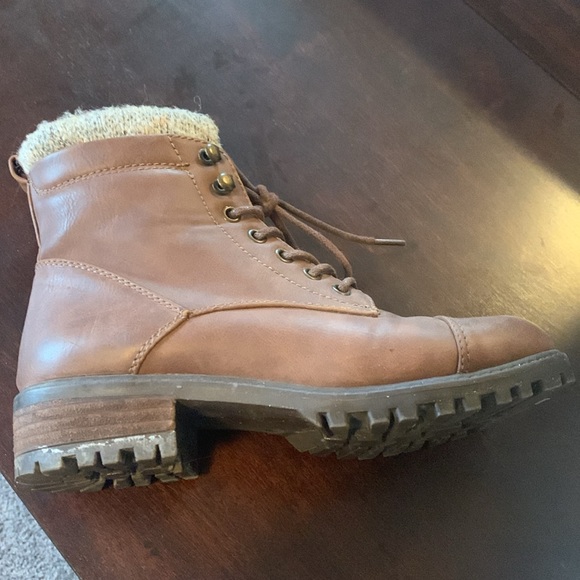 DLG Brown Lace Up Boots Size 7 EUC - Picture 2 of 4